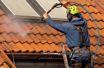 Démoussage et hydrofuge de toiture à Cozes